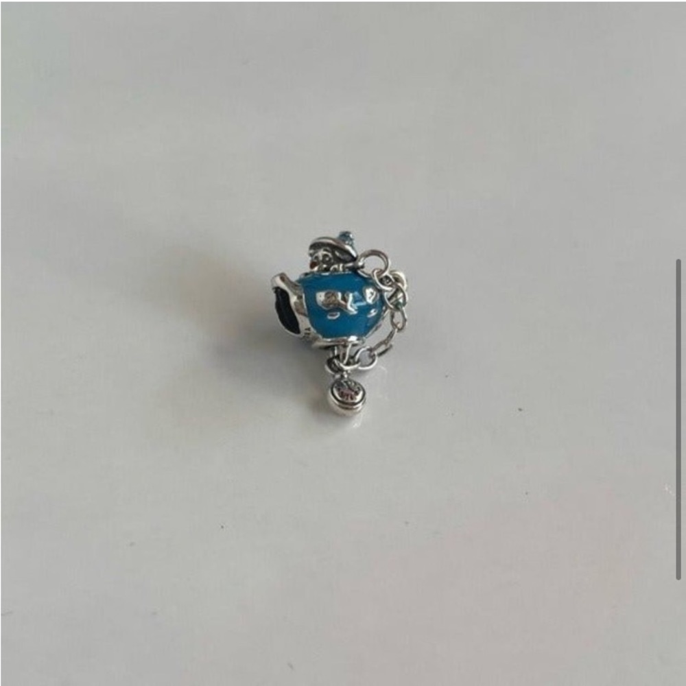 Alice in wonderland Pandora charm